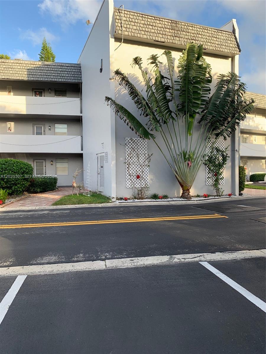 7797 Golf Cir Dr # 310, Margate FL 33063