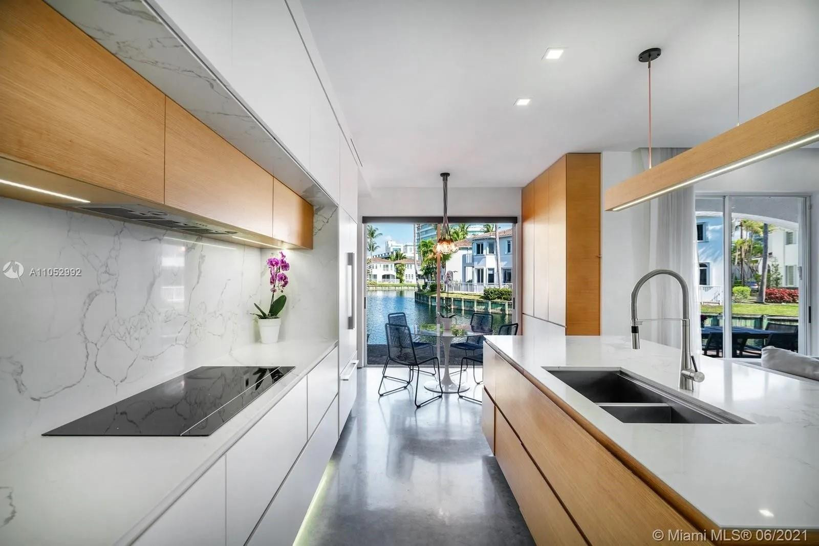 20824 NE 30th Place, Aventura FL 33180