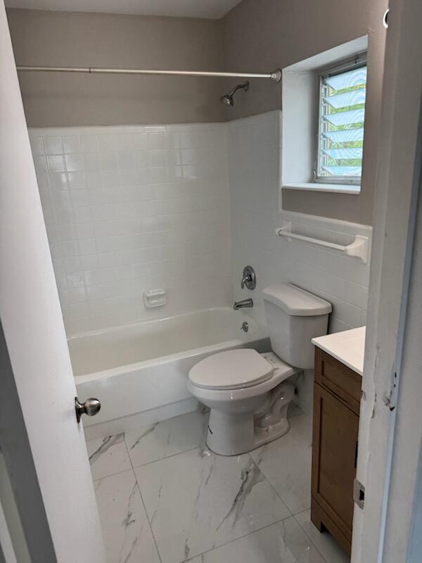 2285 NE 172nd Street # 12 — Photo 3