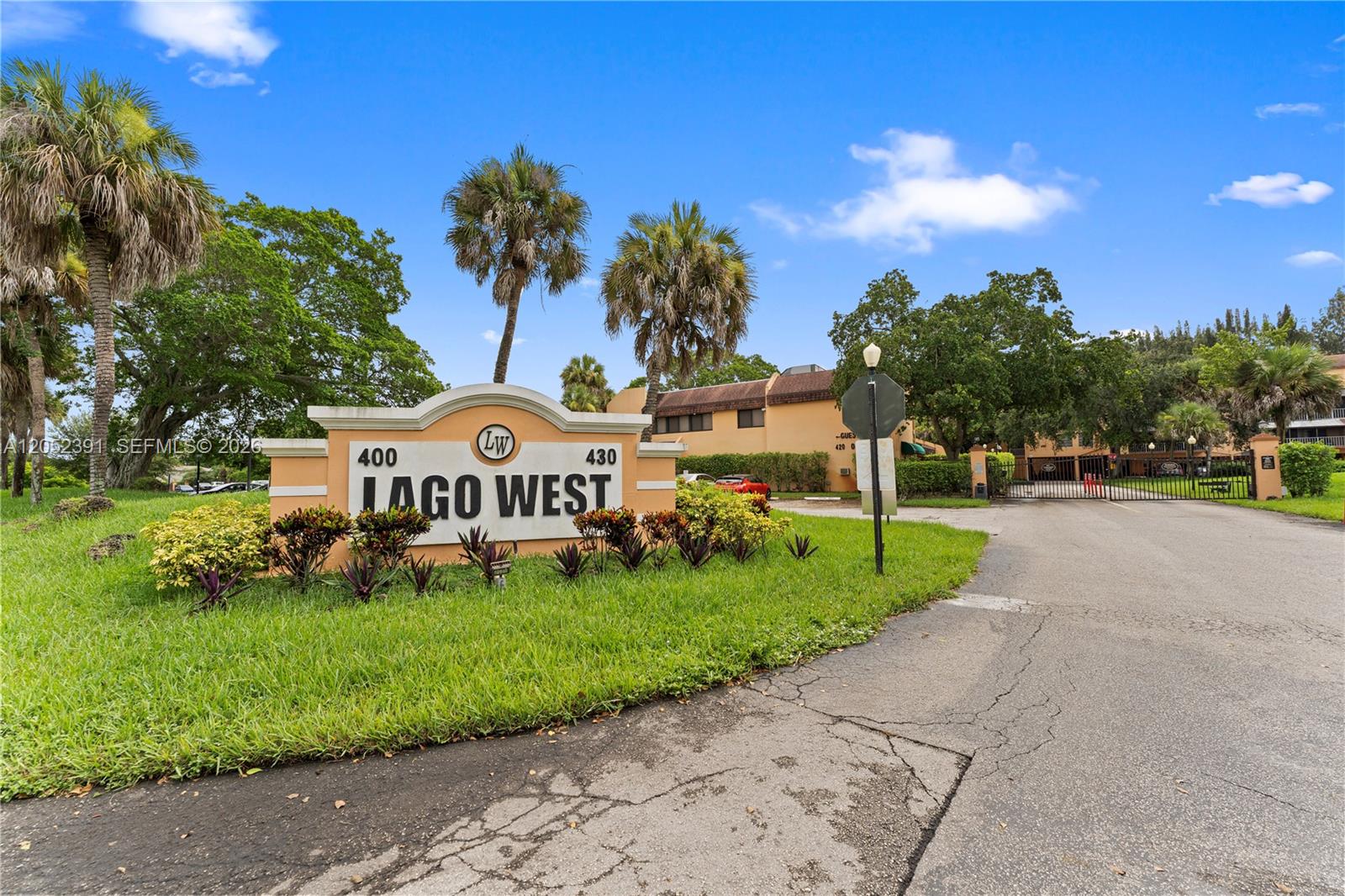 430 Commodore Dr # 310, Plantation FL 33325