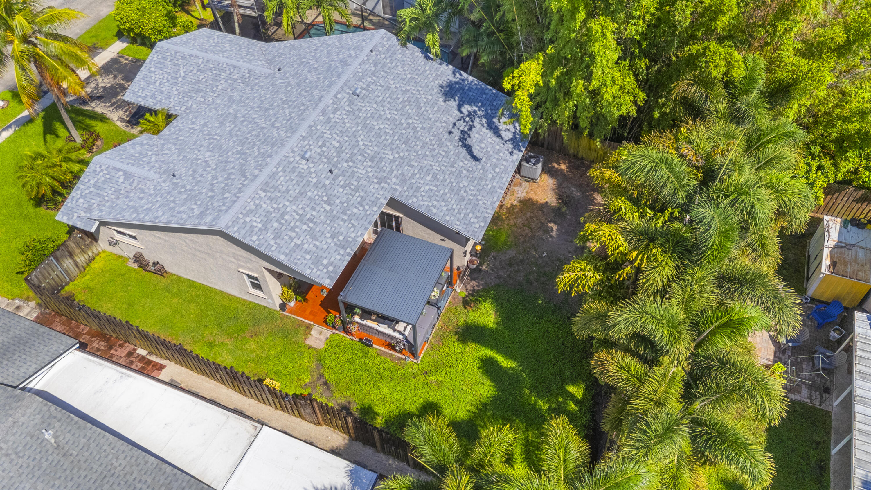 5318 NW 93rd Avenue — Photo 2