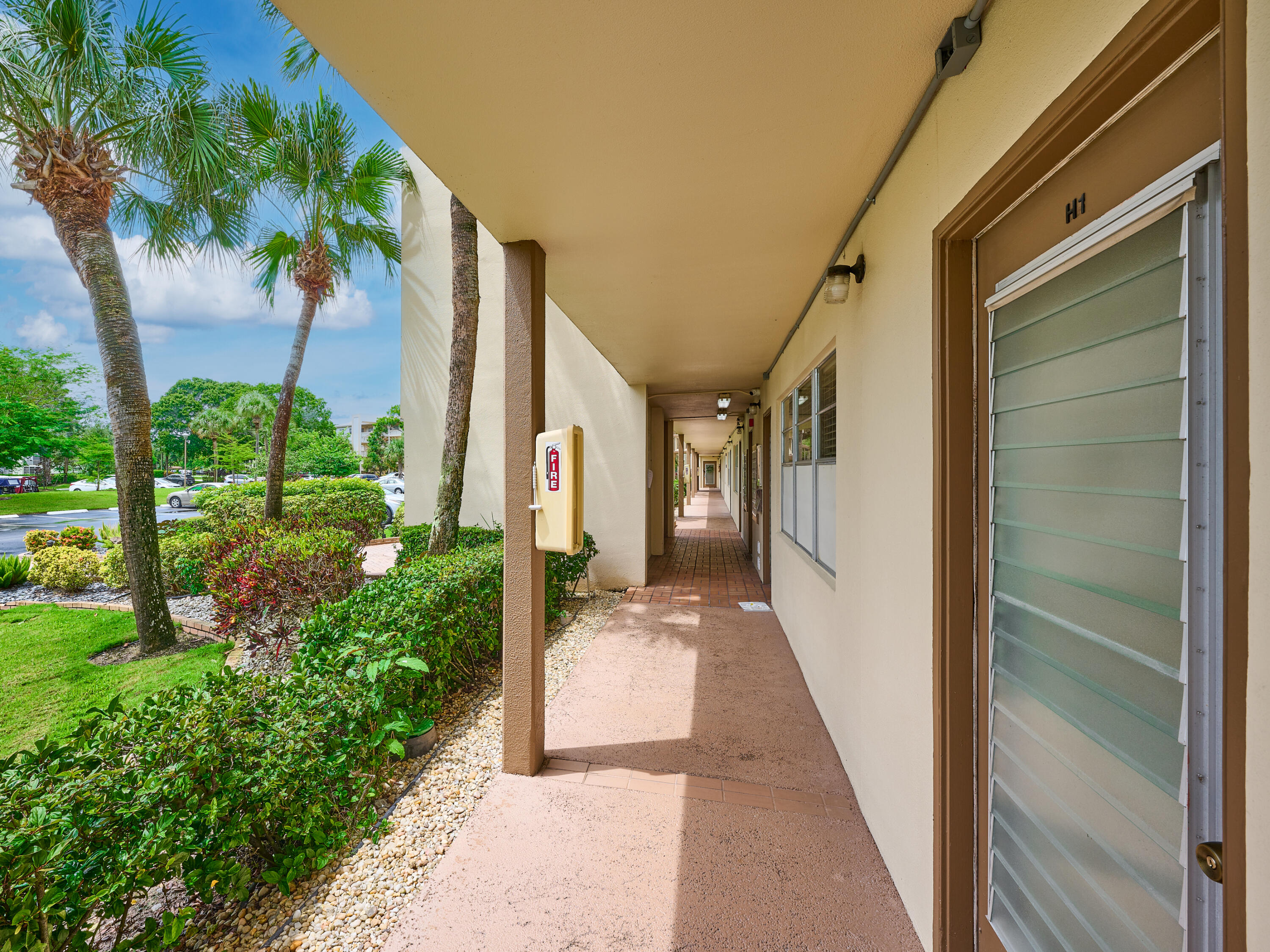 2904 VICTORIA Place # H1 — Photo 2