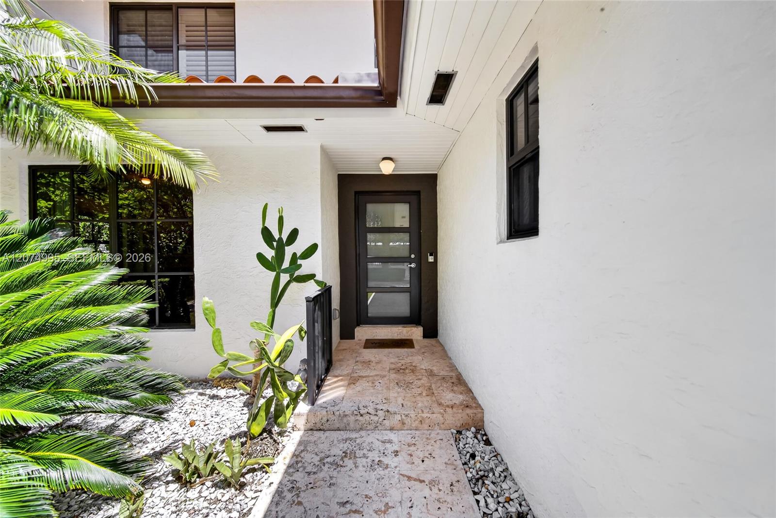 1043 Alfonso Ave — Photo 5