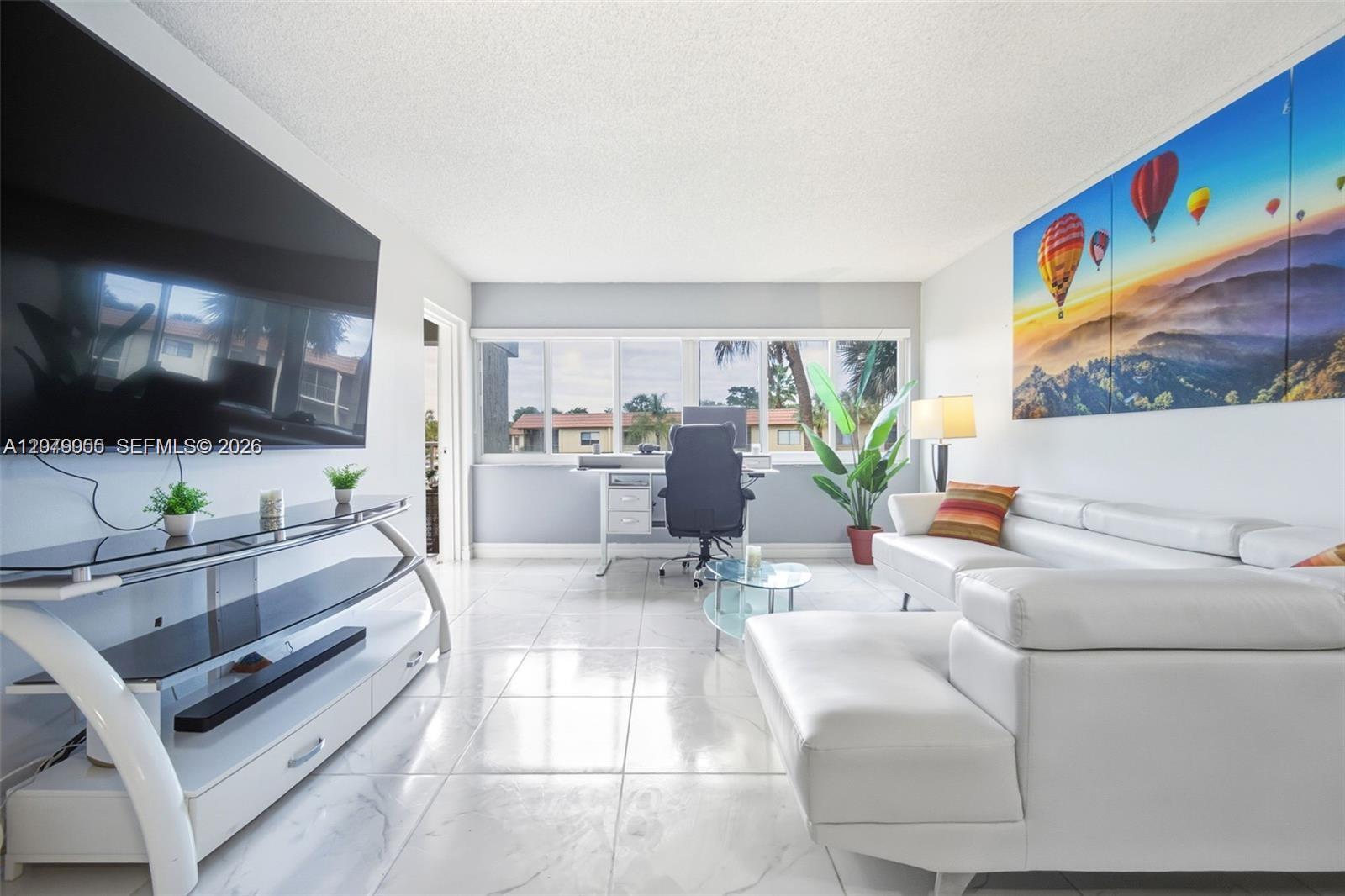 140 Lakeview Dr # 203 — Photo 2