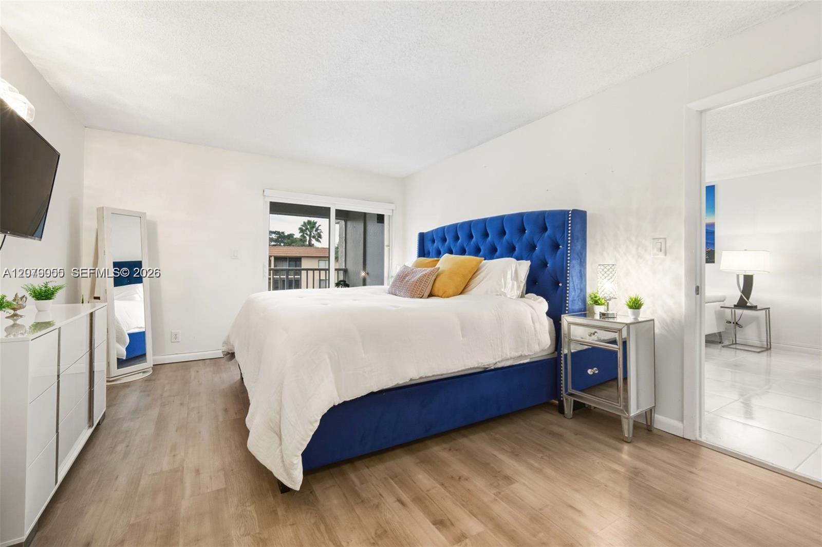 140 Lakeview Dr # 203 — Photo 3