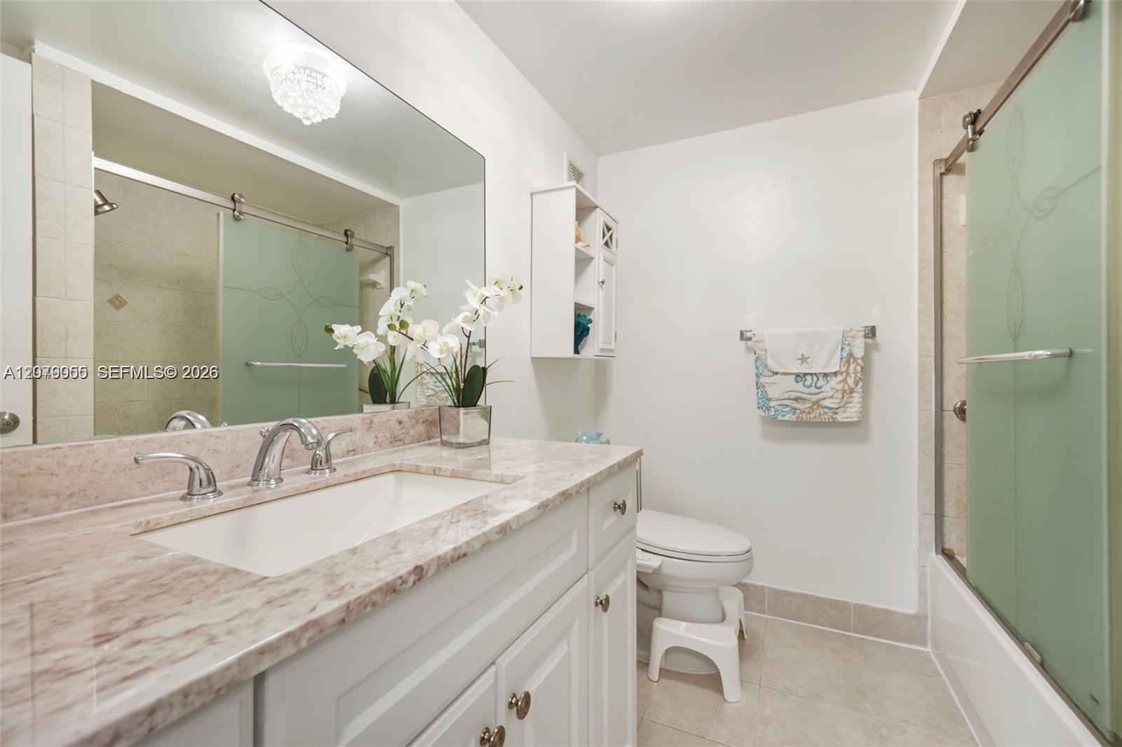 140 Lakeview Dr # 203 — Photo 4