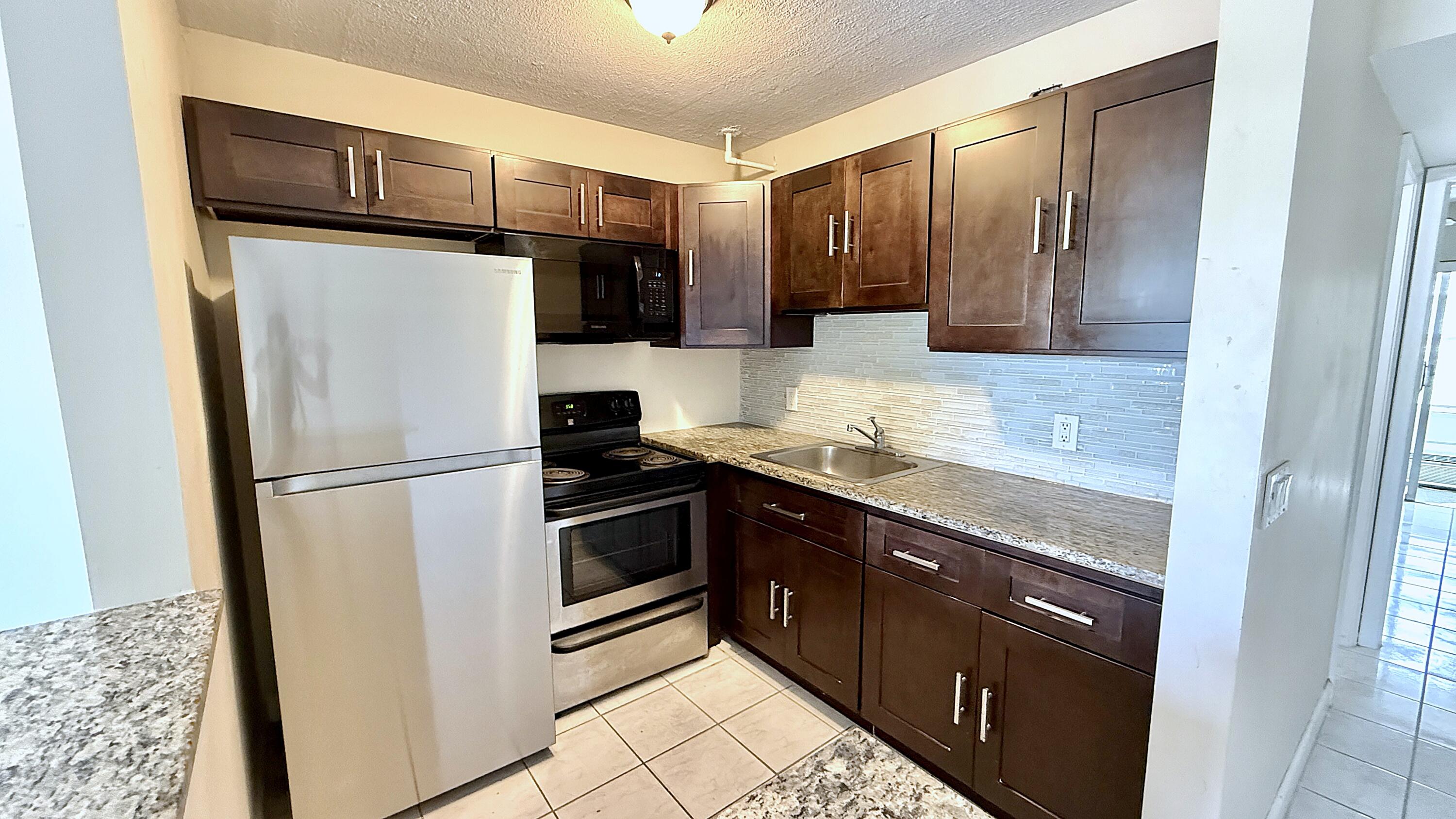 79 Lyndhurst D — Photo 4