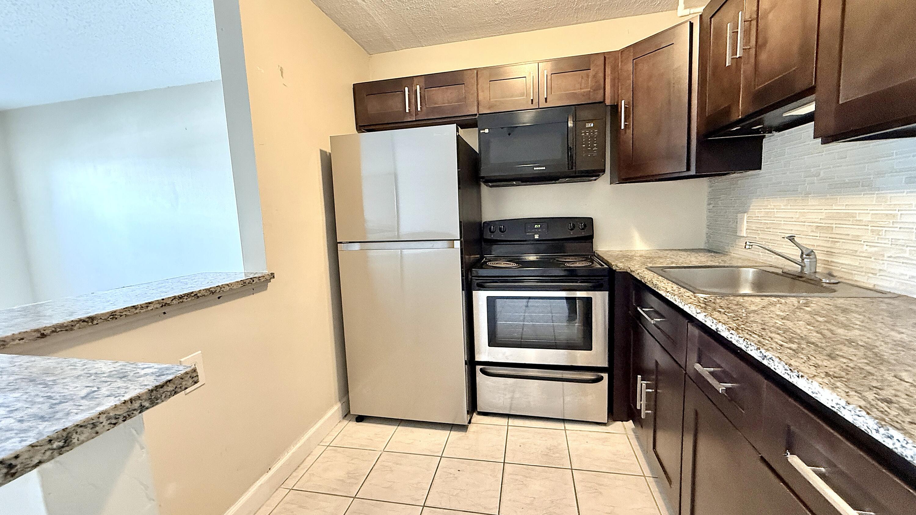79 Lyndhurst D — Photo 3