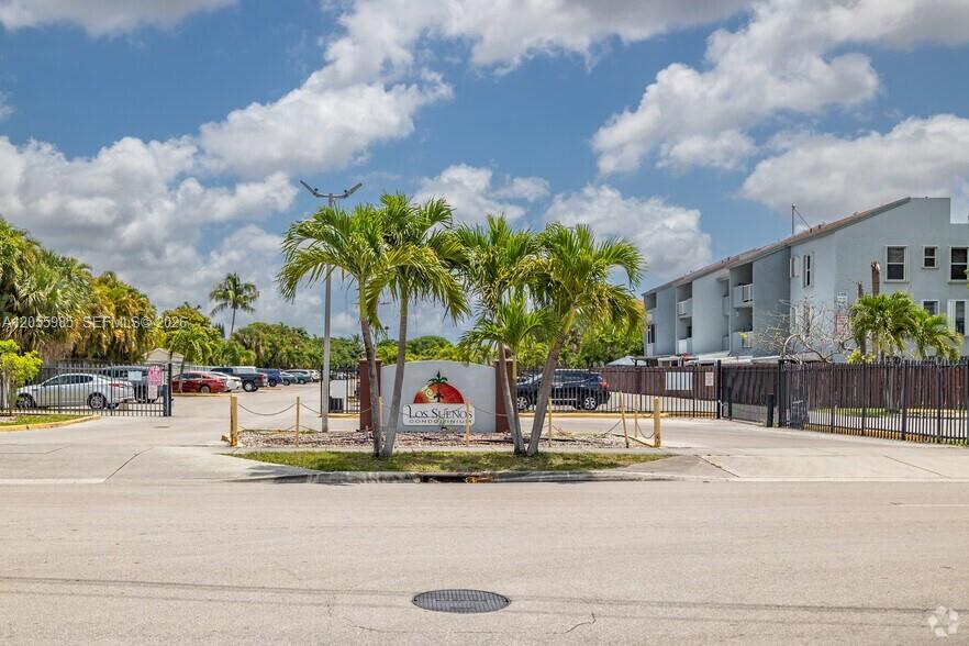 1725 W 60th St # F202, Hialeah FL 33012