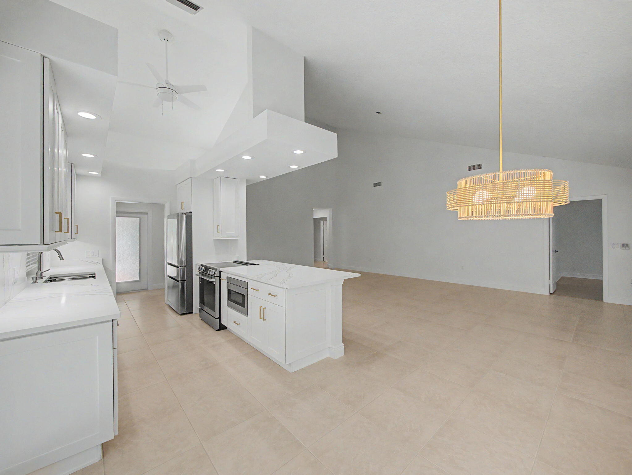 303 LEEWARD Drive — Photo 5