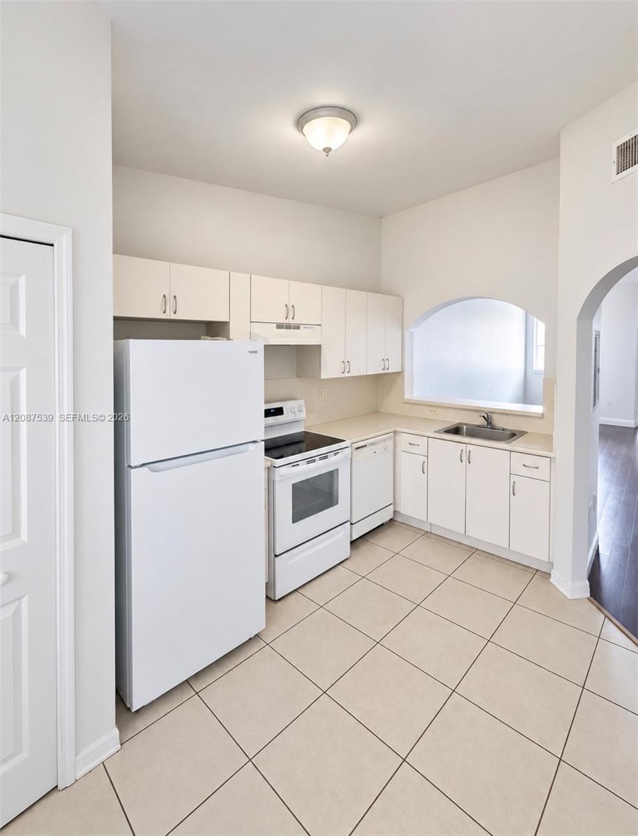 1250 SE 28th Ct # 204 — Photo 5