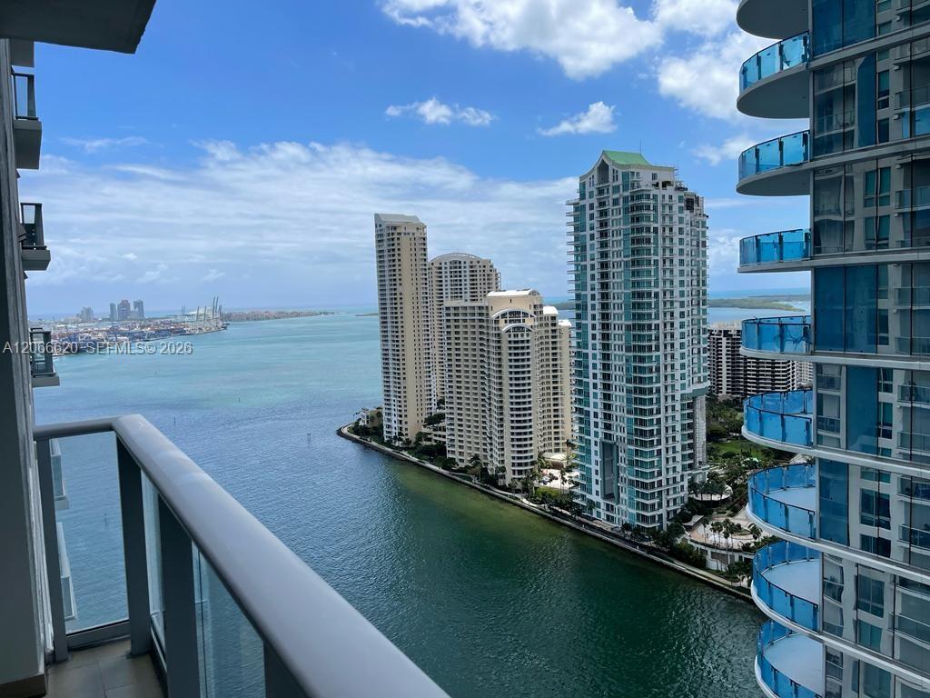 300 S Biscayne Blvd # 2804, Miami FL 33131