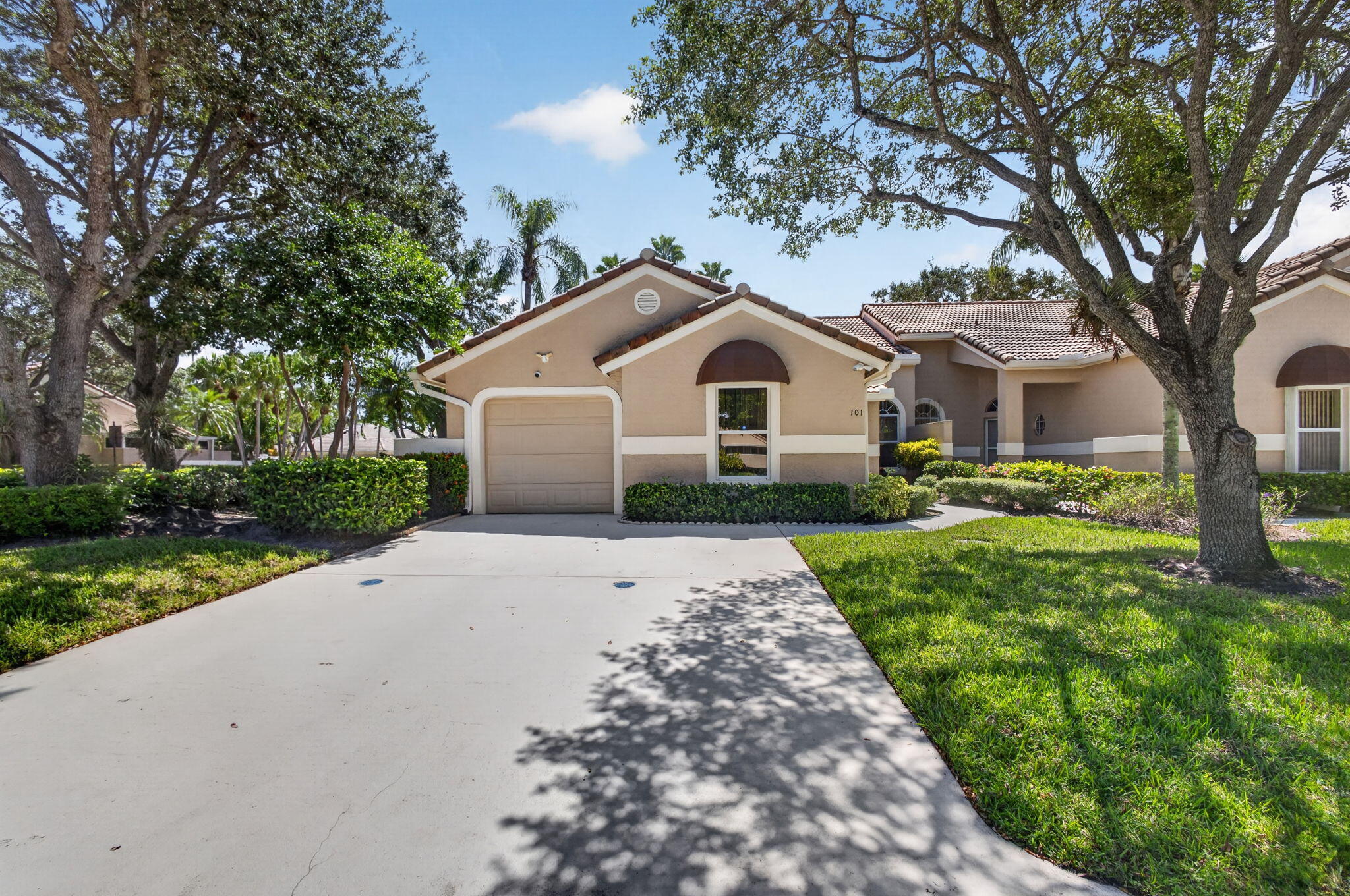 101 SABAL PALM Lane — Photo 2