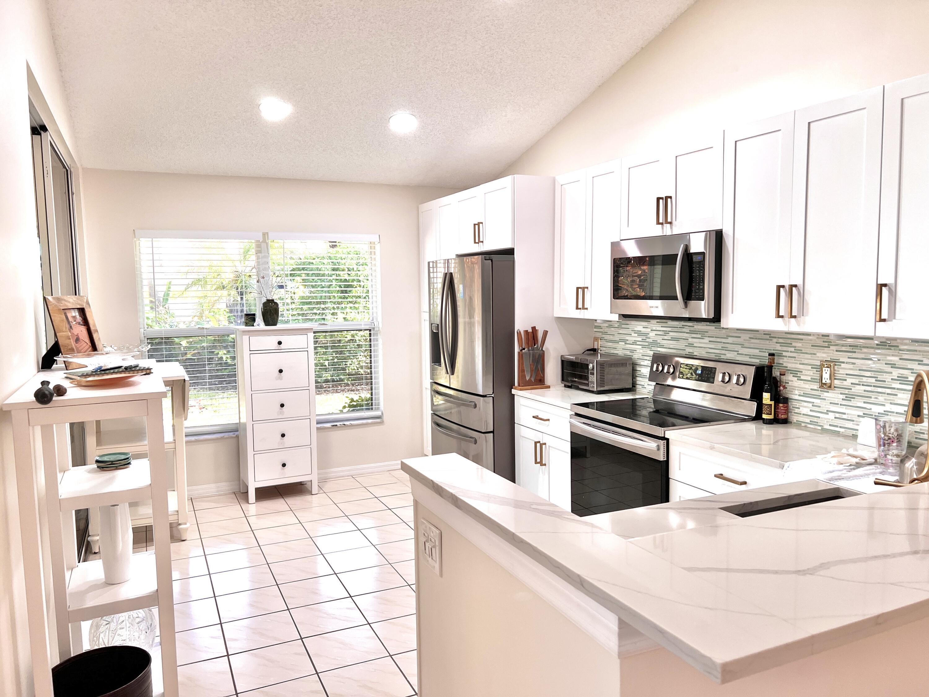 101 SABAL PALM Lane — Photo 3