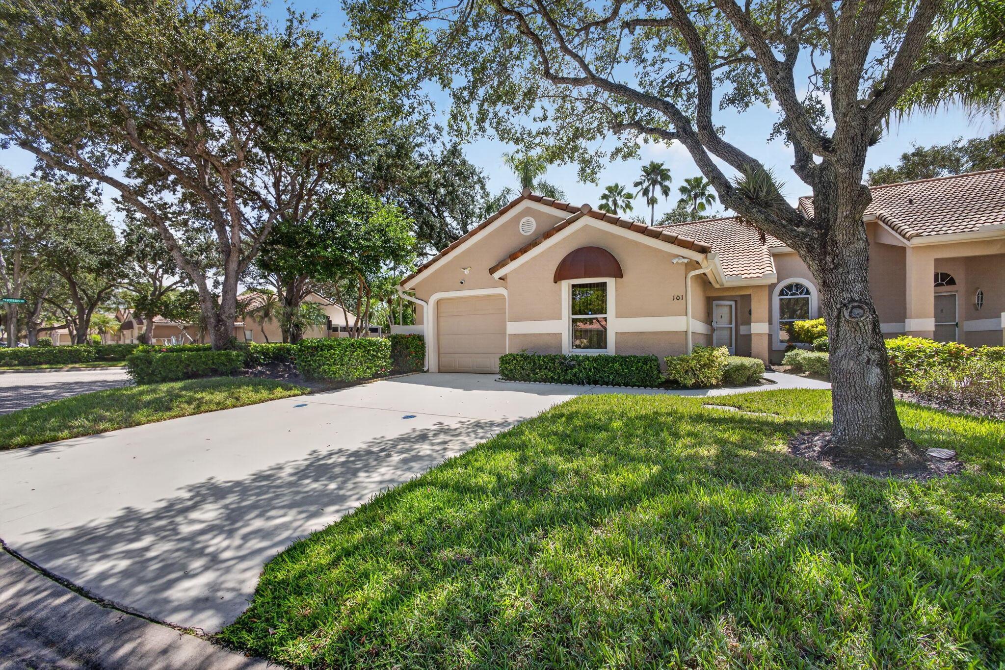 101 SABAL PALM Lane — Photo 4