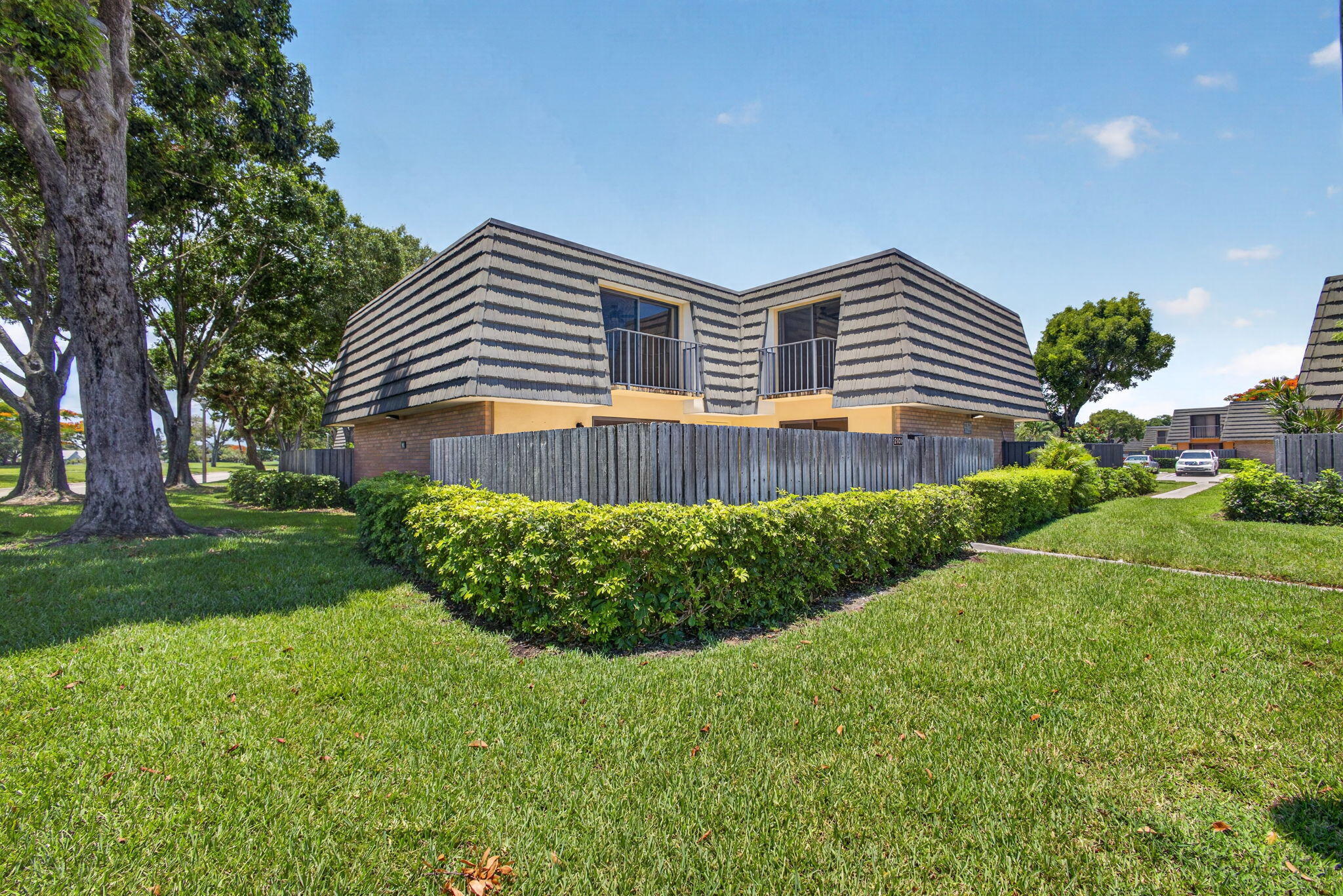 2101 21st Way — Photo 2