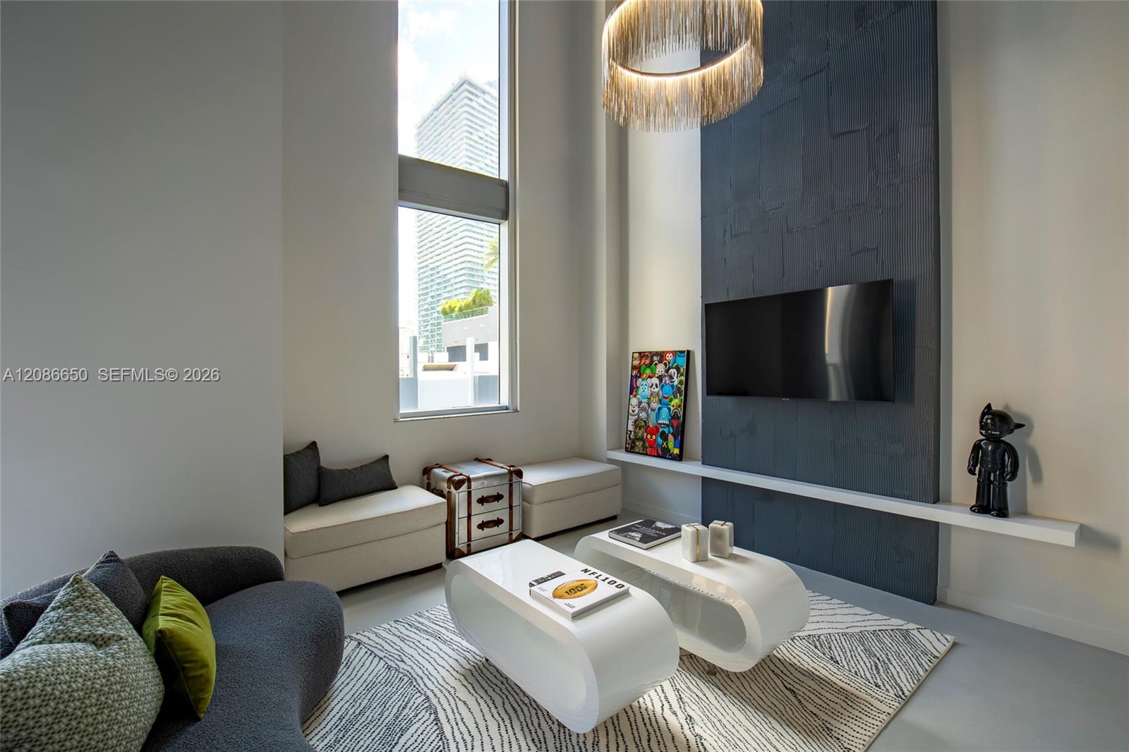 Double height ceilings, spacious and full of light.