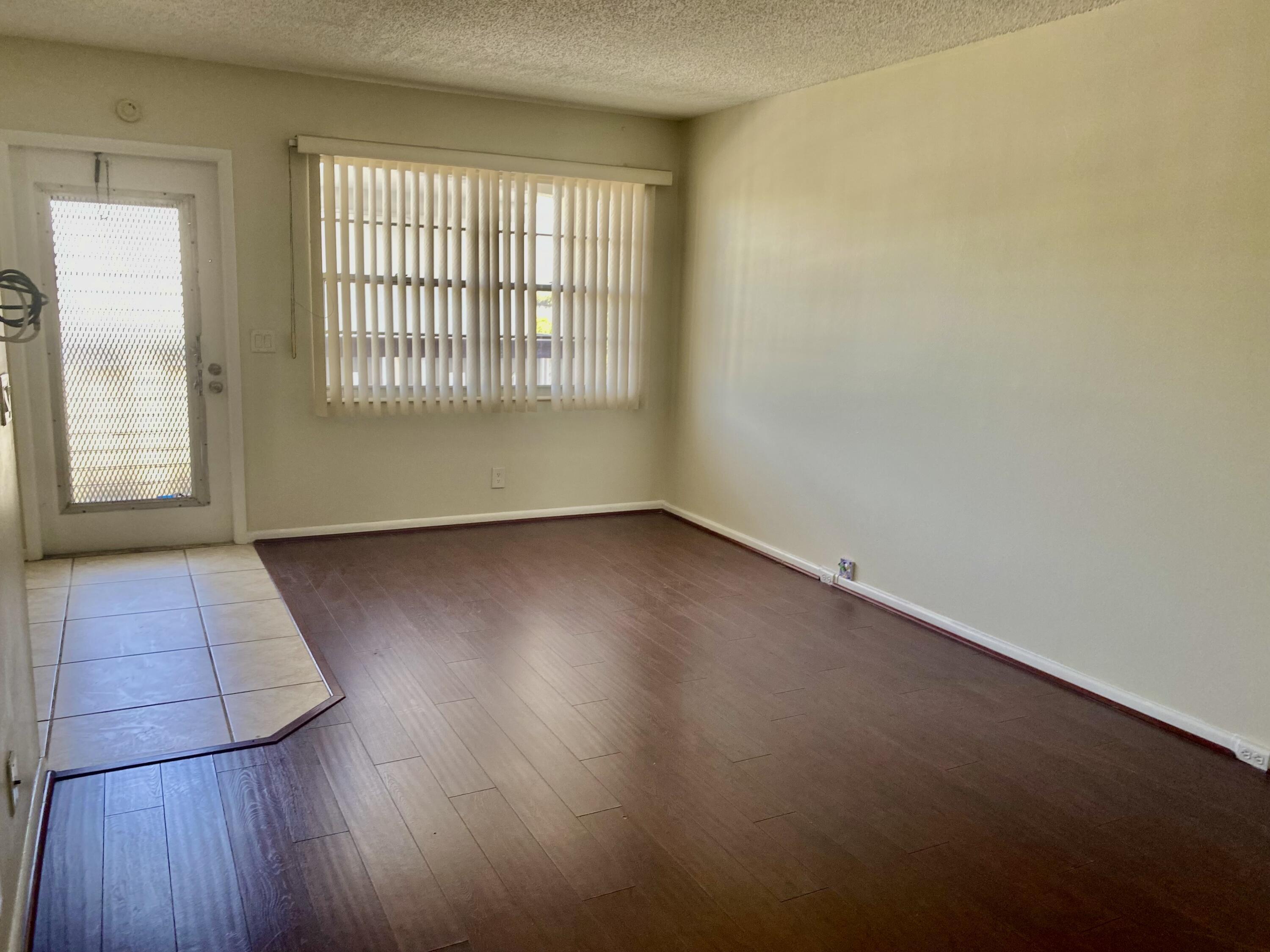 4052 Hythe C — Photo 5