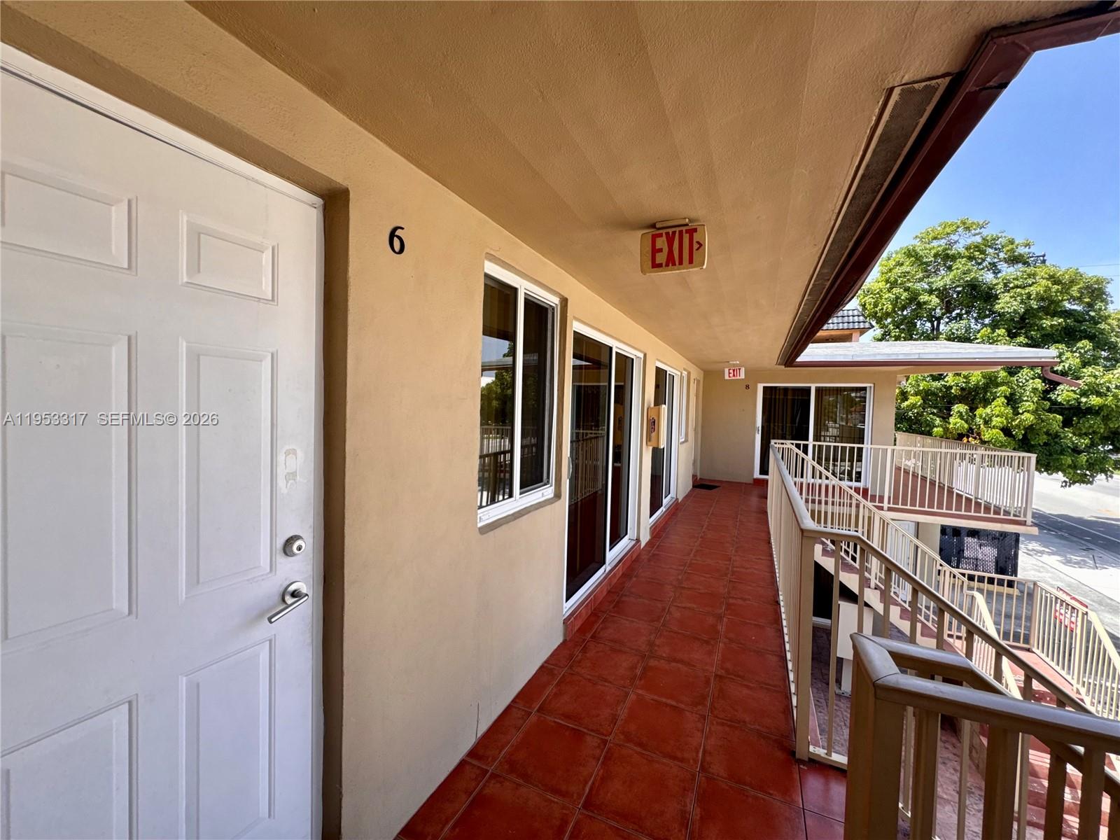 1595 NE 125th St # 6, North Miami FL 33161