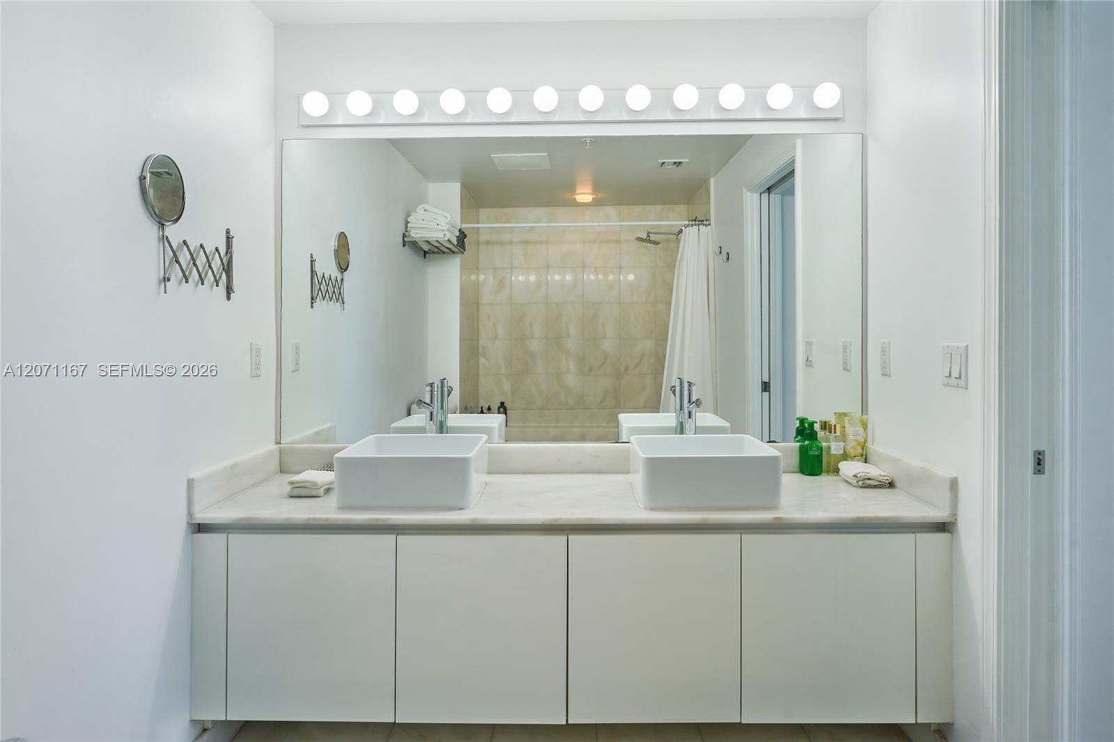 601 NE 36th St # 1106 View 9