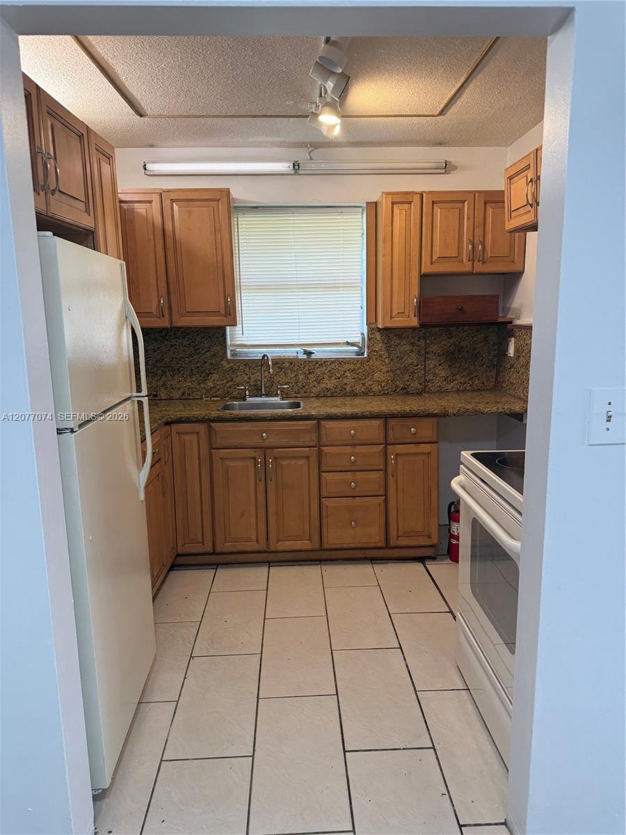 5715 Hayes St # 5715 — Photo 5
