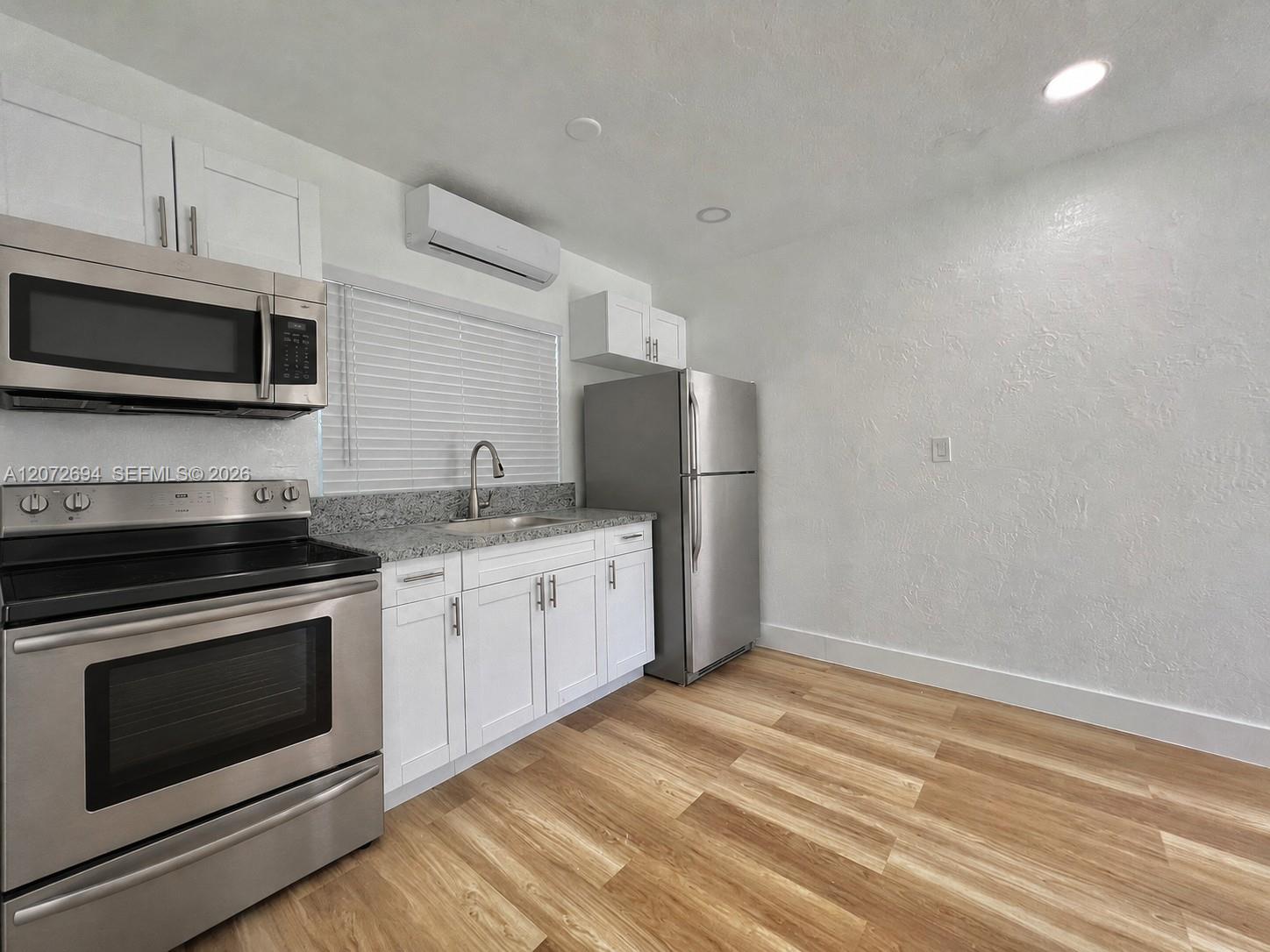 12906 NE 6th Ave # 6 — Photo 2