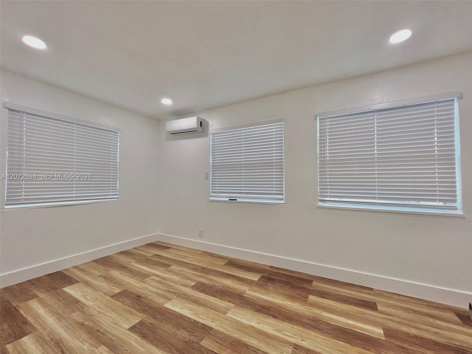 12906 NE 6th Ave # 6 — Photo 5