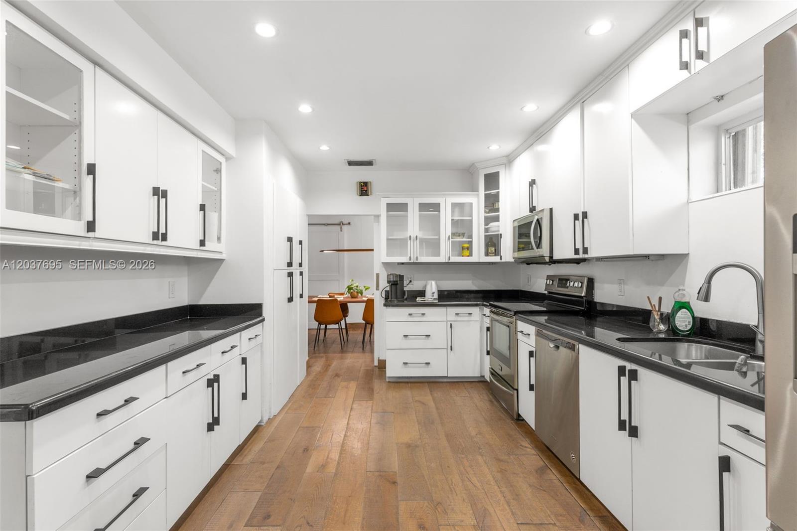 8220 Hawthorne Ave View 10