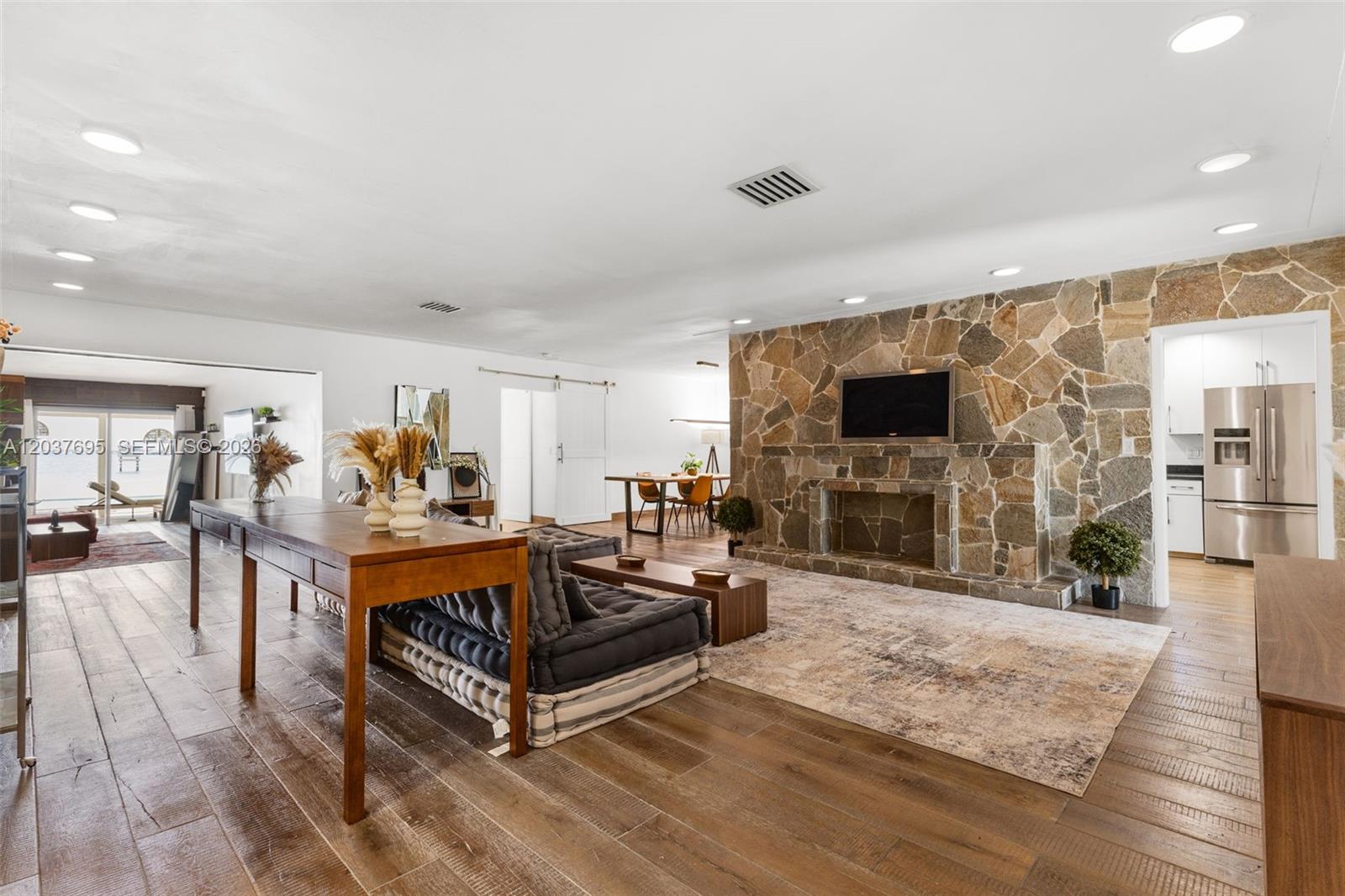 8220 Hawthorne Ave View 12