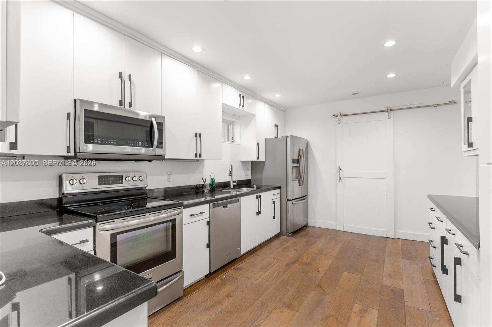 8220 Hawthorne Ave View 14