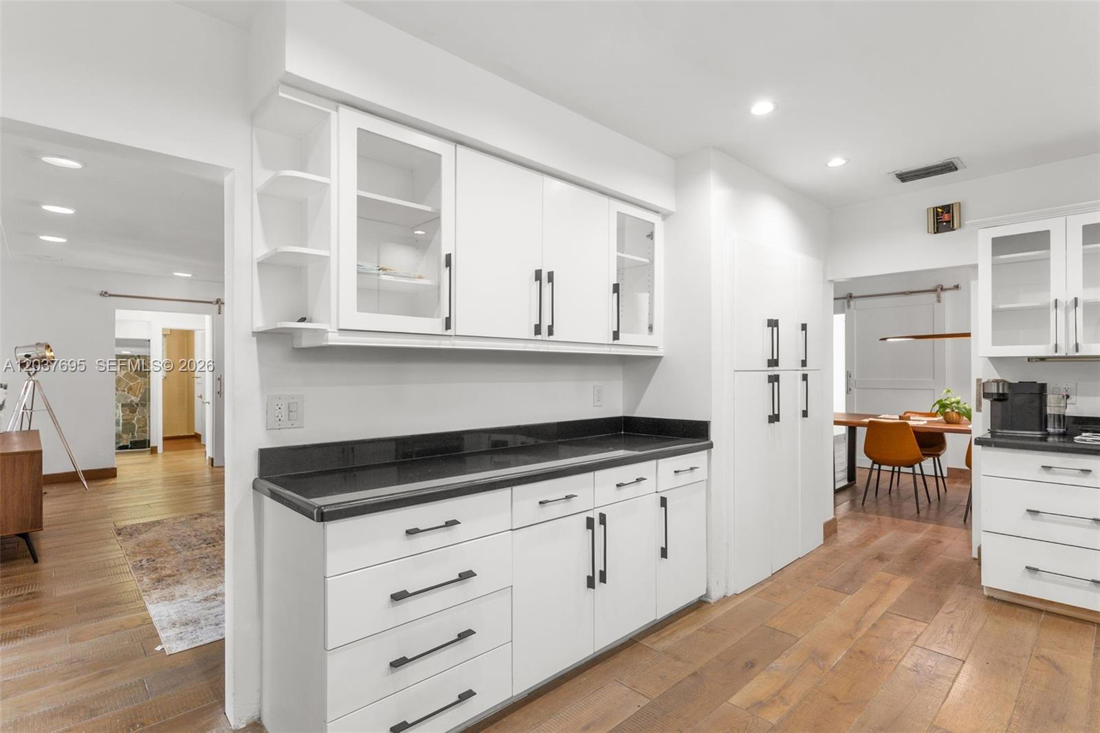 8220 Hawthorne Ave View 15
