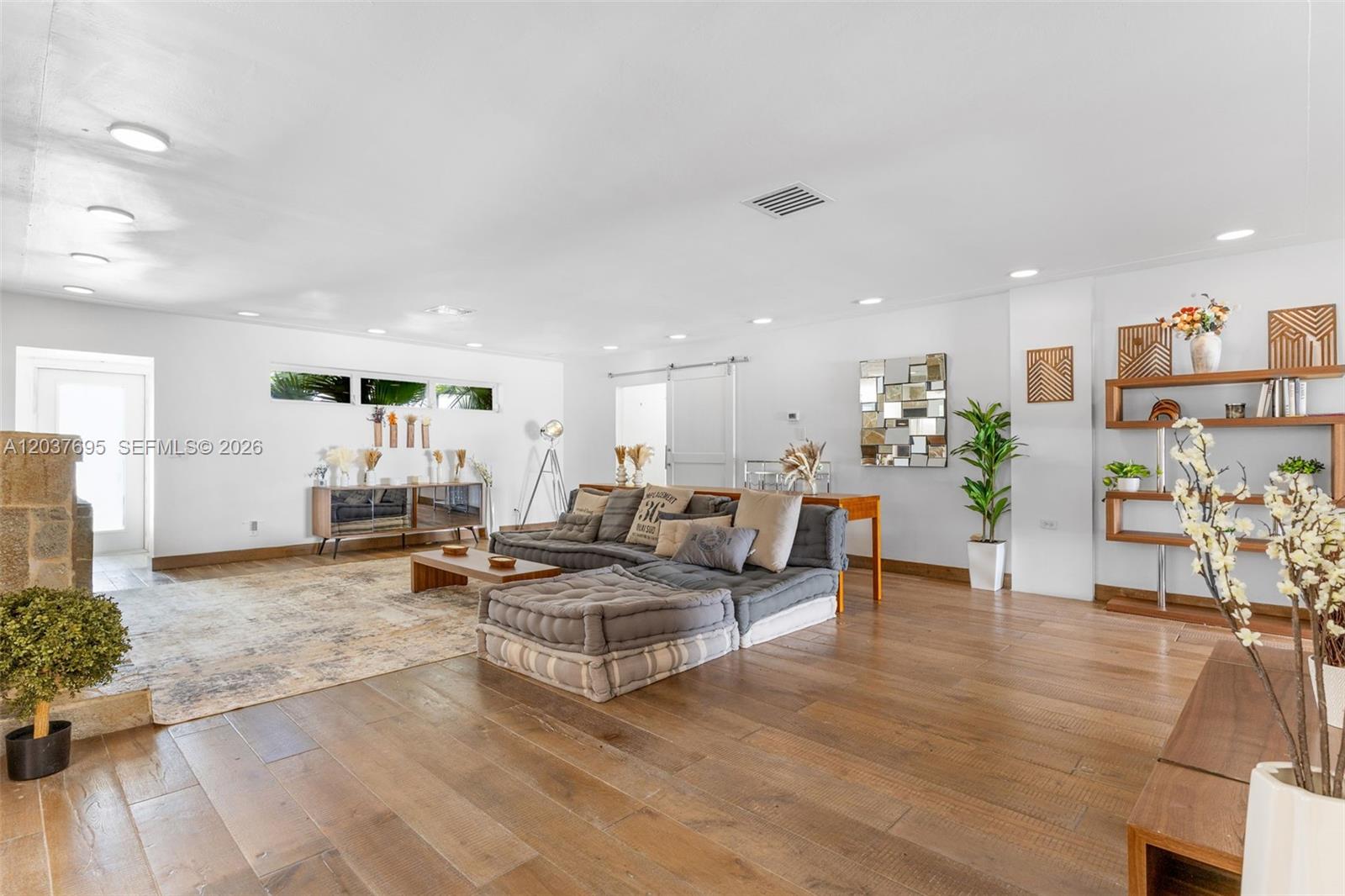 8220 Hawthorne Ave View 9