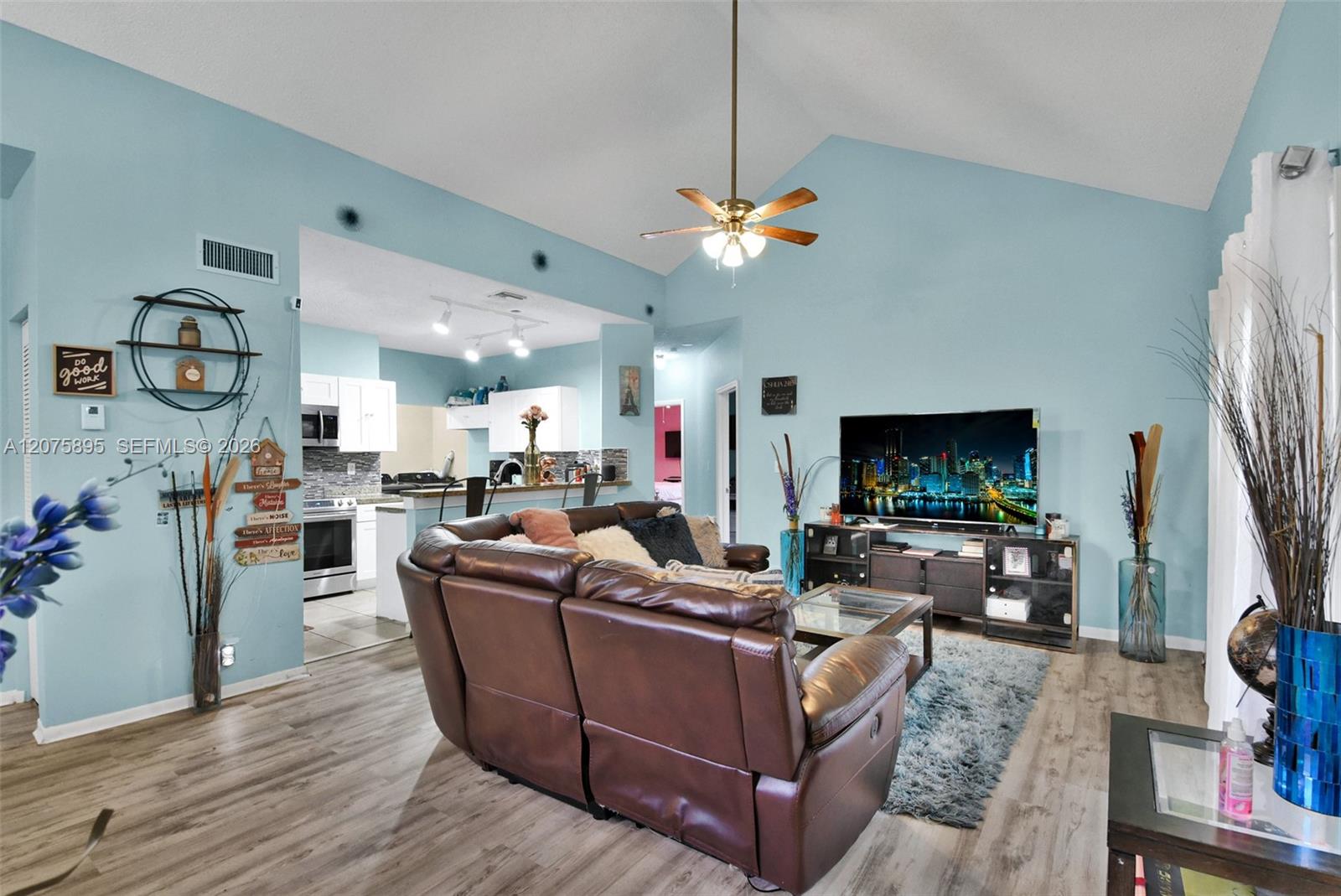 1419 Avon Ln # 216 — Photo 3