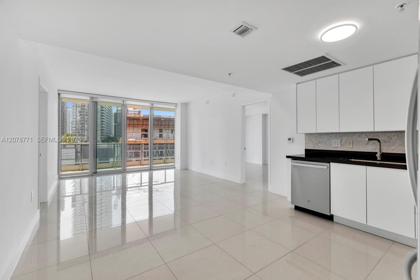 92 SW 3rd St # 1403 — Photo 4