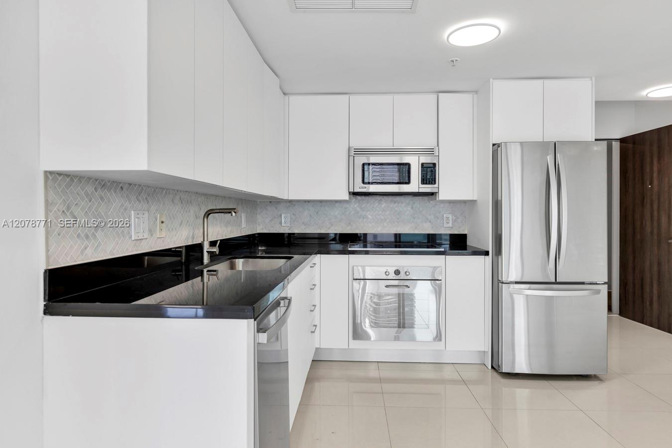 92 SW 3rd St # 1403 — Photo 5