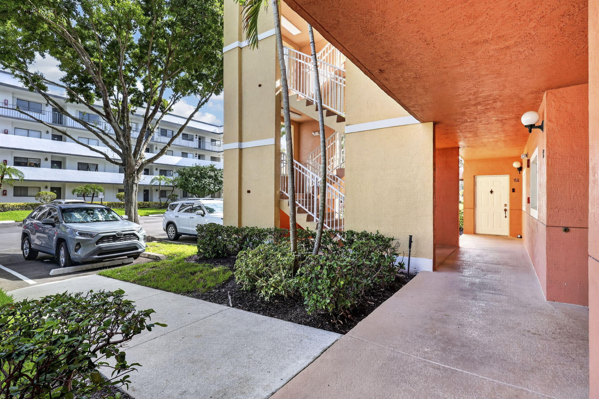 4721 Lucerne Lakes Boulevard E # 711 — Photo 2