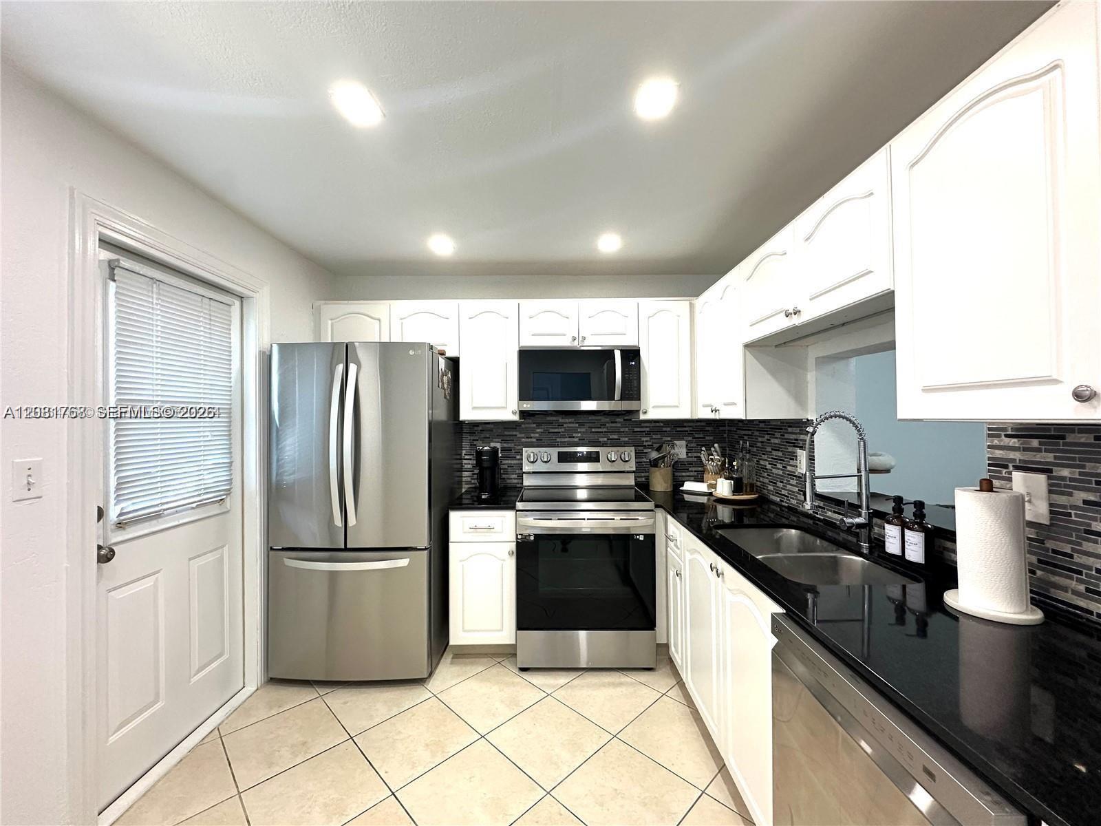 620 NE 12th Ave # 102 — Photo 5