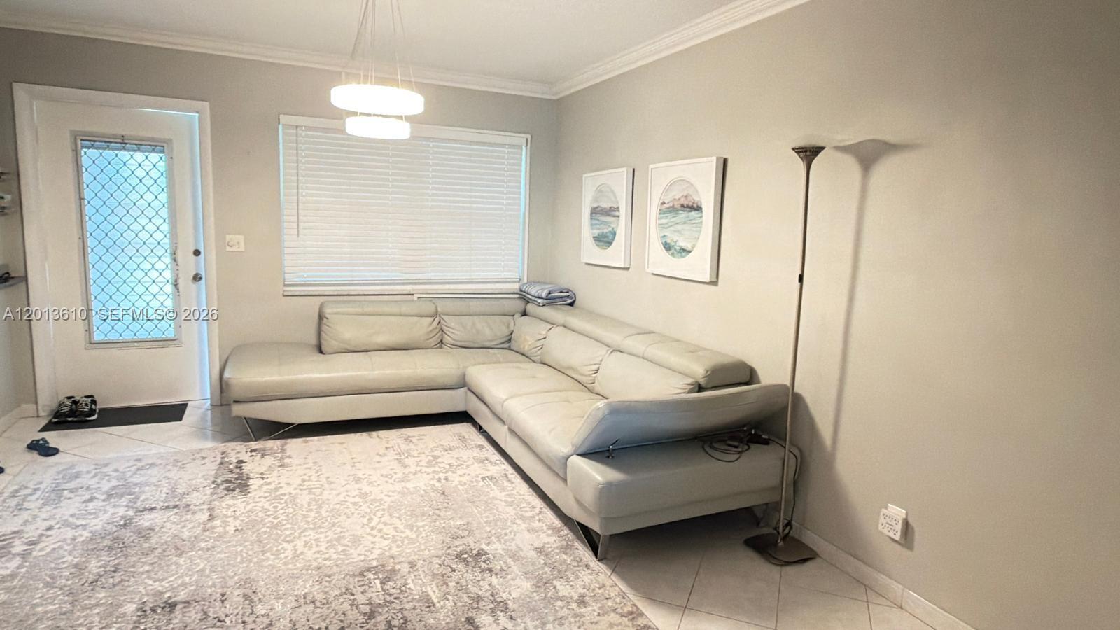 580 Egret Dr # 211, Hallandale Beach FL 33009