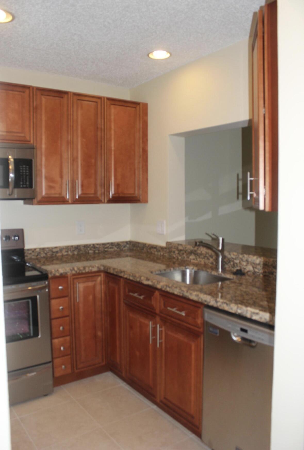 21943 REMSEN Terrace # 204 — Photo 3