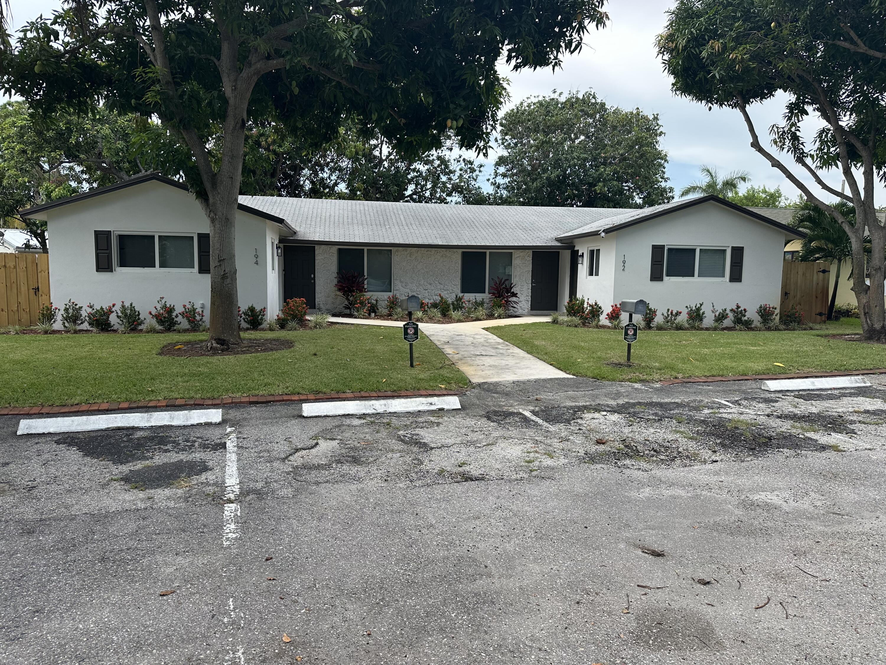 192 SE 27TH Court, Boynton Beach FL 33435