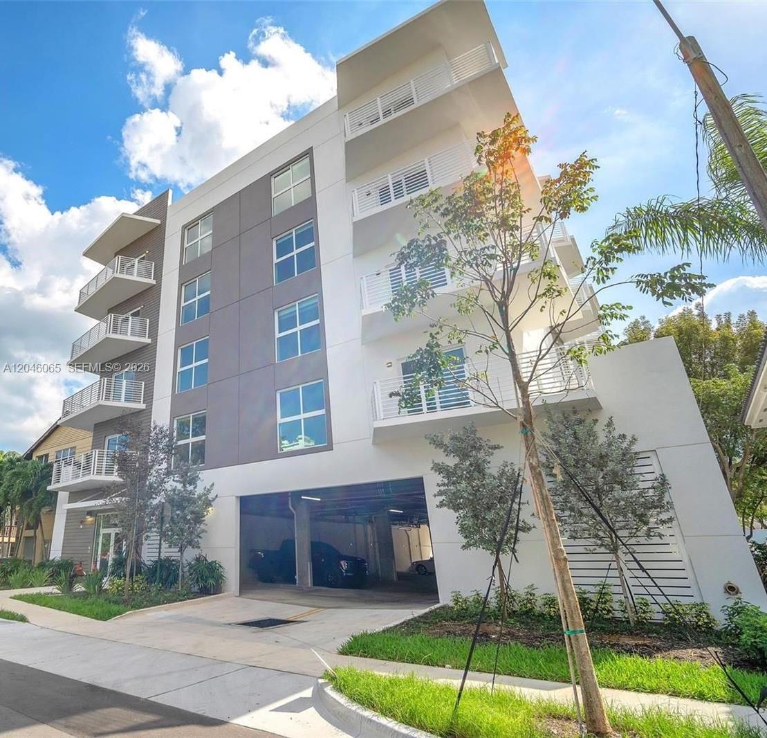 1938 Jackson St # 301, Hollywood FL 33020