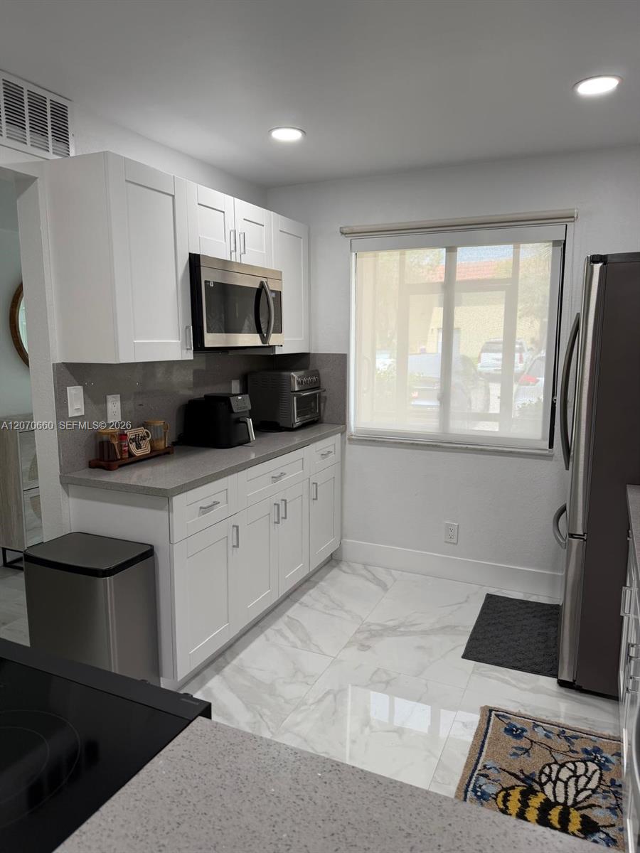 331 Lakeview Dr # 101 — Photo 3