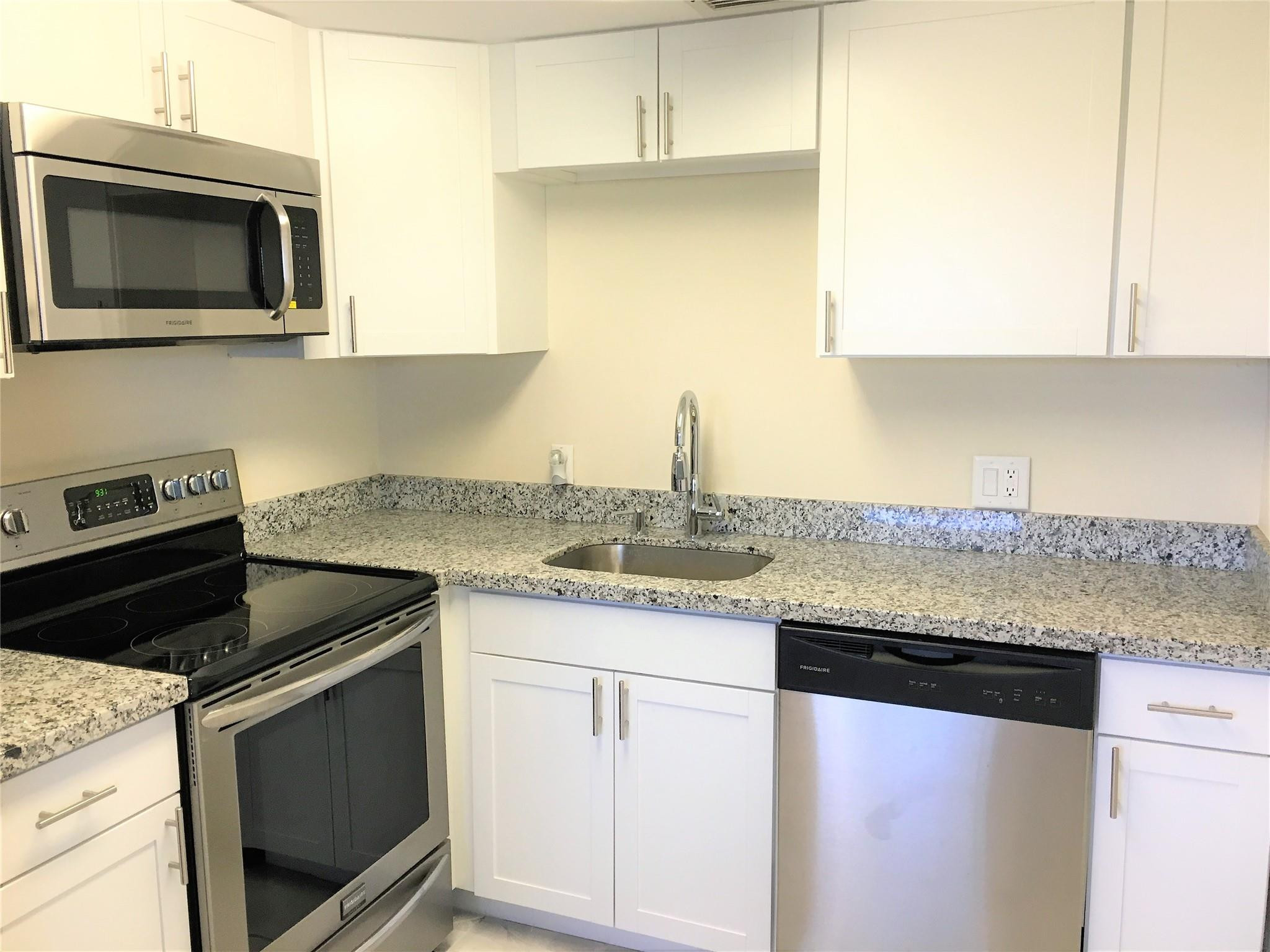 551 SW 135th Avenue # 405b — Photo 3