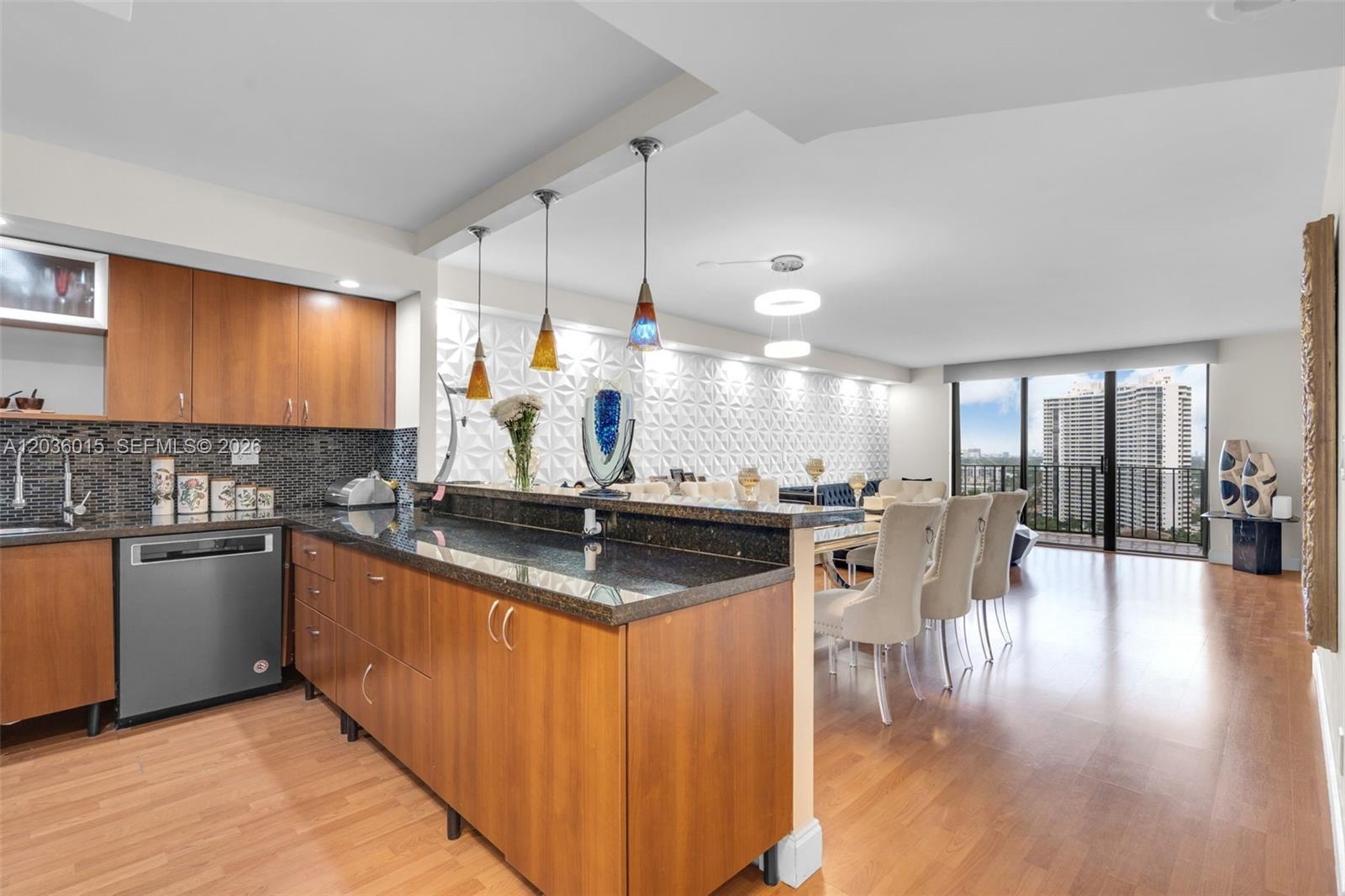 18151 NE 31st Ct # PH205 — Photo 2