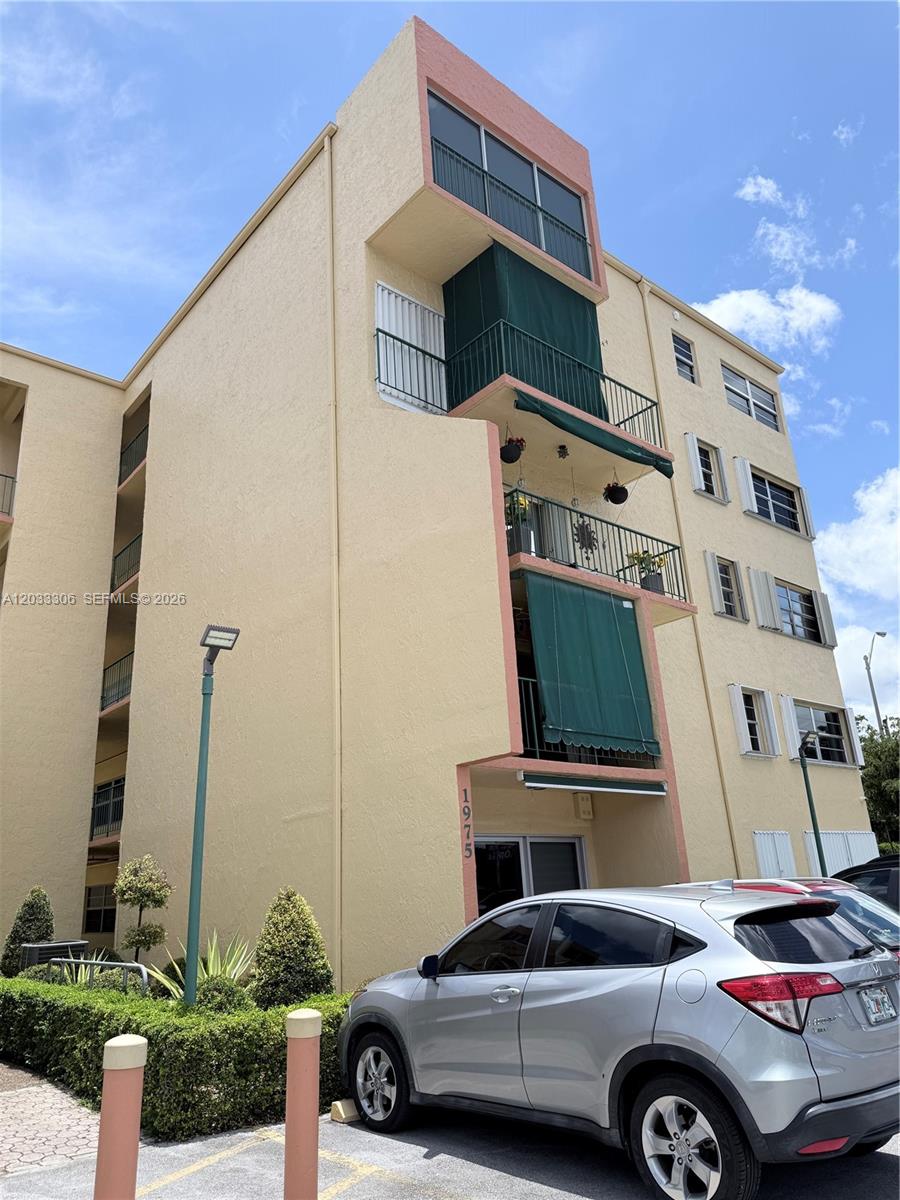 1975 W 44th Pl # 401, Hialeah FL 33012