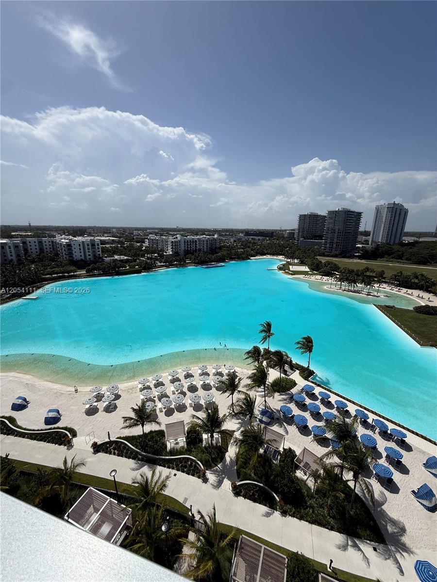 2411 Laguna Cir # 910, Miami FL 33181