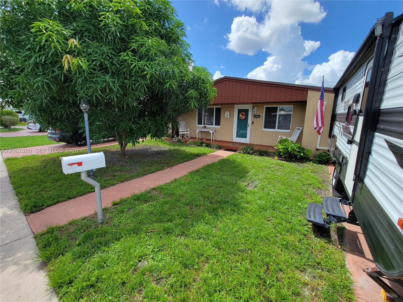 1316 W 61st Pl, Hialeah FL 33012