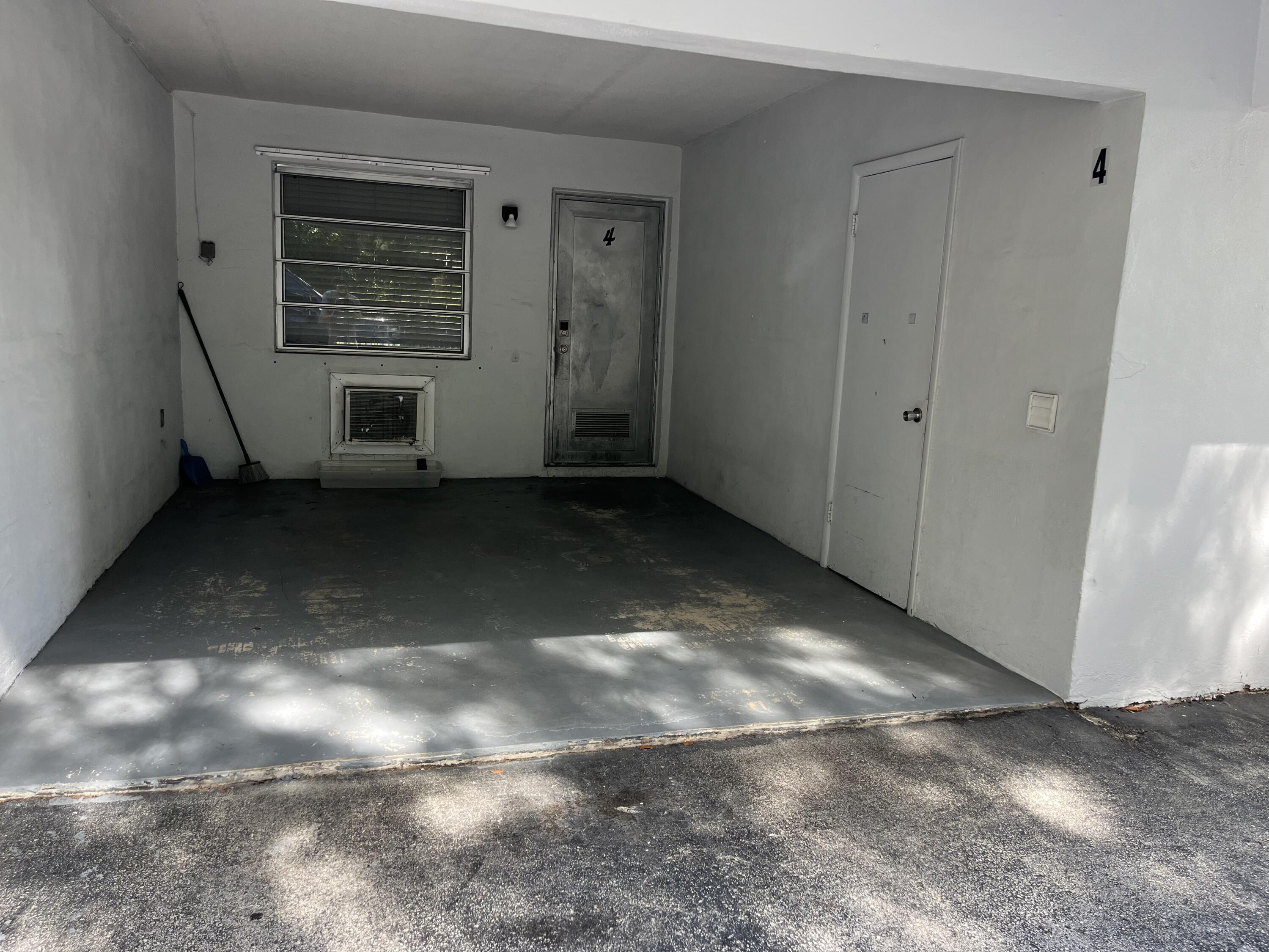 209 SE 6th Street # 4 — Photo 4
