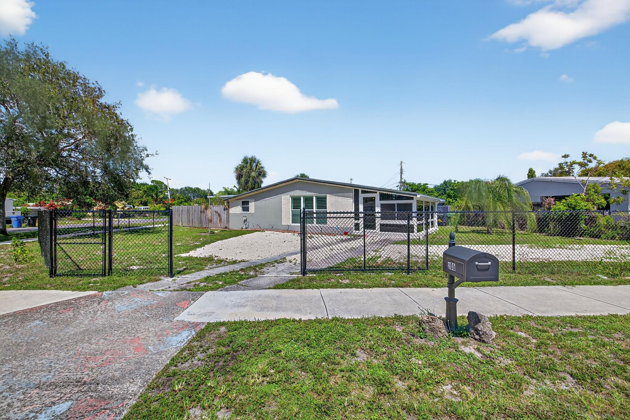300 SW 25th Avenue, Fort Lauderdale FL 33312