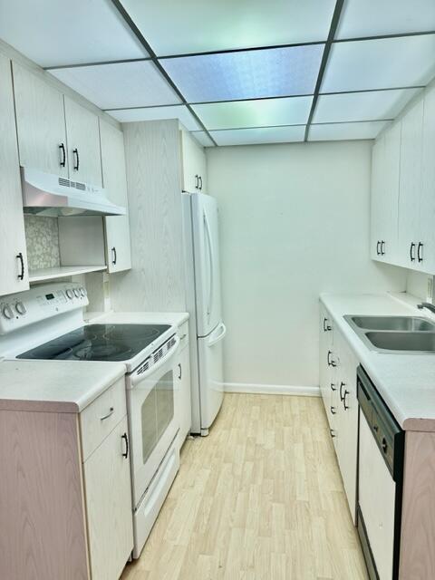 3063 Ainslie D — Photo 3